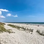 Updated Condo Less Than 3 Miles To Broadway At The Beach!