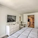 Oceanfront Studio With Balcony In Ocean Annies