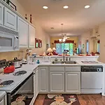 Cozy Condo With Golf Course View 4 Mi To Shore!