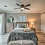 Surfside Beach Couples Retreat With Balcony!