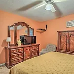 North Myrtle Beach Home With Patio - Walk To Beach!