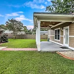 Surfside Beach House - King Bed Less Than 2 Mi To Shore!