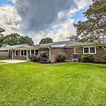 Surfside Beach House - King Bed Less Than 2 Mi To Shore!
