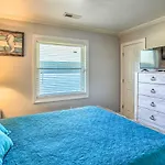 Coastal Condo With Pool Access - Walk To Apache Pier