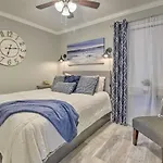 Bright North Myrtle Beach Condo - Steps To Beach!