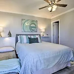 Bright North Myrtle Beach Condo - Steps To Beach!