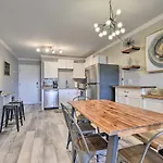 Bright North Myrtle Beach Condo - Steps To Beach!