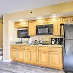 Beachfront Resort Condo With Lazy River And Pools!