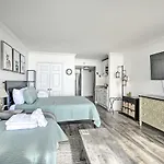 Newly Renovated Oceanfront Studio With Beach Access