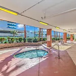 Malibu Pointe Beach Club - Across The Street From The Ocean! Sleeps 13 Guests!