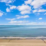 Malibu Pointe Beach Club - Across The Street From The Ocean! Sleeps 13 Guests!