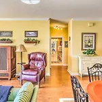 Resort Condo With Balcony And Pool Access!