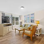 Bright Duplex 2Br Walking Distance From The Beach