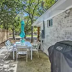 Bright Retreat With Fire Pit - Walk To The Beach!