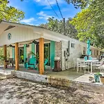 Bright Retreat With Fire Pit - Walk To The Beach!