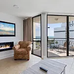 Hosteeva 1-Bedroom Meridian Plaza Condo With Ocean View