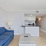 Hosteeva 1-Bedroom Meridian Plaza Condo With Ocean View