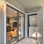 Breezy First-Floor Condo About 2 Mi To Surfside!