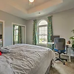 Modern Top-Floor Condo Less Than 1 Mi To Golfing!
