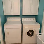 Cheerful Two Bedroom House 1.5 Miles From Beach.