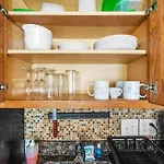 Superb Location 1Br Pet Friendly Pool & Parking