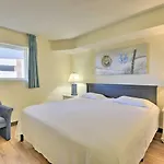Oceanfront Condo With Perks In Bay Watch Resort