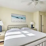 Oceanfront Condo With Perks In Bay Watch Resort