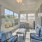 Balcony And Pool Access Myrtle Beach Getaway!