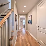Balcony And Pool Access Myrtle Beach Getaway!