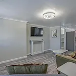 Immaculate Home With Putting Green And Private Pool! Pet Friendly 6 Bedroom- 4 Bath Duplex A&B