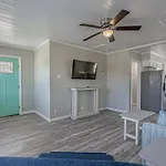 Immaculate Upper Level Apartment With Putting Green And Pool! Pet Friendly 3 Bedroom - 2 Bath Unit B