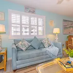 Hidden Gem Beautifully Appointed 2Br 2Ba Condo With 3 Patios Near Beach!