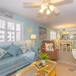 Hidden Gem Beautifully Appointed 2Br 2Ba Condo With 3 Patios Near Beach!
