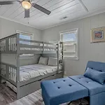 Immaculate Home With Putting Green And Private Pool! Pet Friendly 6 Bedroom- 4 Bath Duplex A&B
