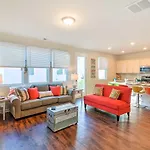 Colorful Myrtle Beach House 2 Mi To Beaches!