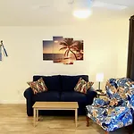 17A Gcr Lovely 2 Bed Condo With Pool In Surfside