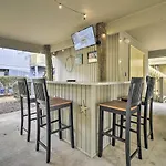 Coastal Condo With Pool Access - Walk To Apache Pier