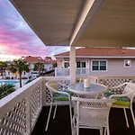 North Myrtle Beach Condo About 1 Mi To Beach!