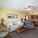 Malibu Pointe Beach Club - Across The Street From The Ocean! Sleeps 12 Guests!