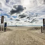 Myrtle Beach Cottage, Walk To Pools And Beach!