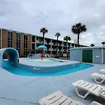 Beachy Studio On The Strip!