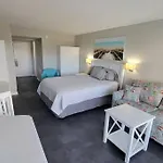 Beachy Studio On The Strip!