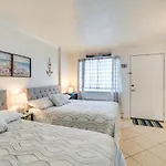 Blue Water Beachfront Condo 2 Mi To Skywheel!
