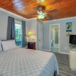 Beach Lovin/Sleeps 10/2 Blocks To Beach/Pets Ok