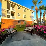 Barefoot Resort 2-Bedroom Condo With A Pool