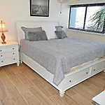 Oceanview 3-Bedroom Condo At Holiday Tower In Myrtle Beach