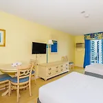 Ocean View Double Queen Suite! Perfect For 4 Guests! Sea Mist 50910