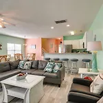 Surfside Beach House With Pool, Walk To Beach And Pier