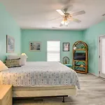 Surfside Beach House With Pool, Walk To Beach And Pier