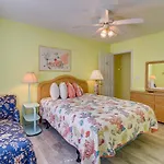 Surfside Beach House With Pool, Walk To Beach And Pier